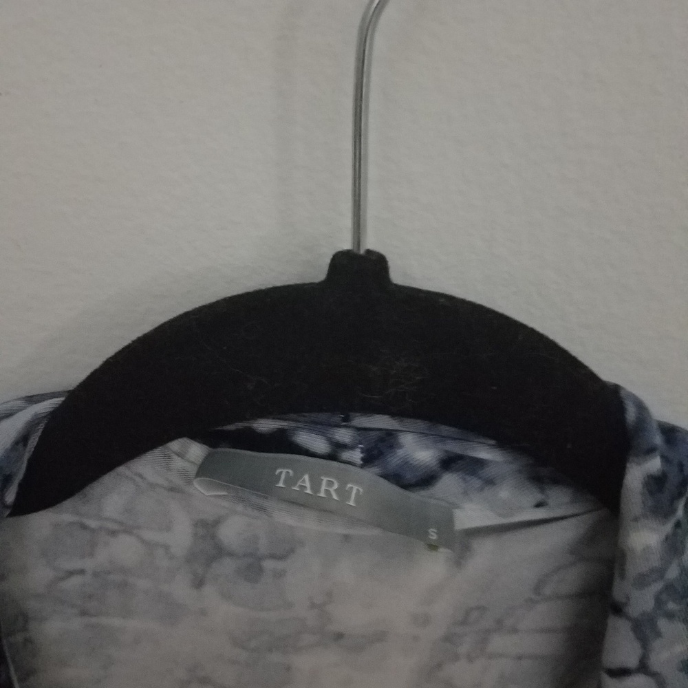 Top - Picture 2 of 2